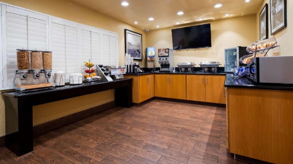 Best Western Pine Tree Motel Main image