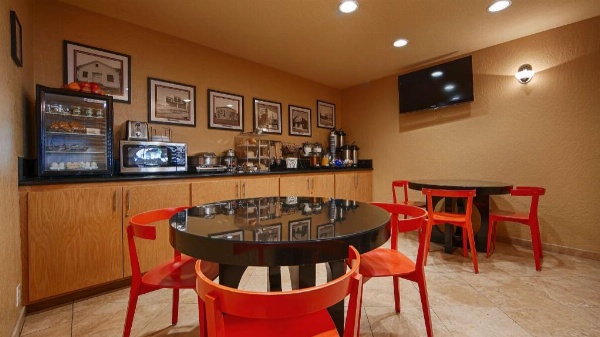 Best Western Pine Tree Motel image 6